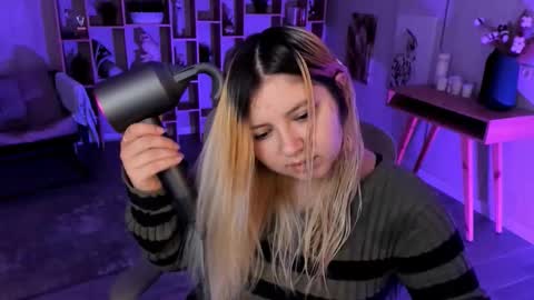 Dia online show from 10/14/25, 07:25