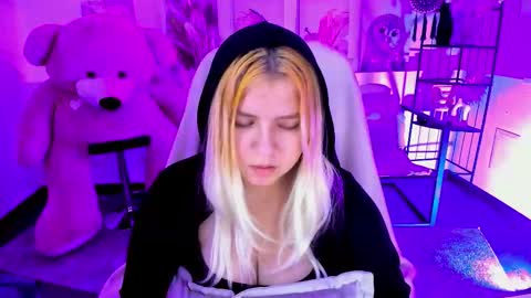 Dia online show from 11/28/25, 12:35