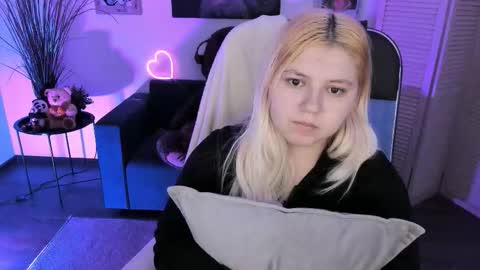 Dia online show from 11/28/25, 09:06