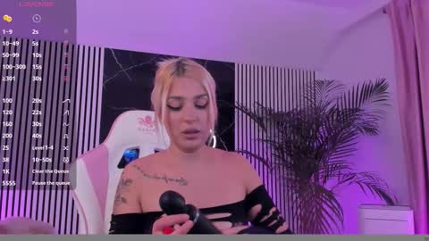 Snapshot of diamond_ava_ chatting on 11/01/25, 07:38 Thea online show from 11/01/25, 07:38