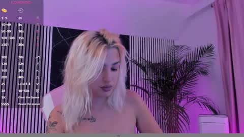 Snapshot of diamond_ava_ chatting on 11/03/25, 07:37 Thea online show from 11/03/25, 07:37