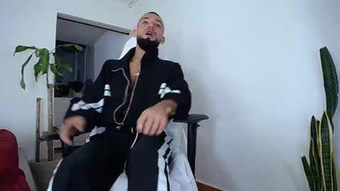 Snapshot of diamond_black00 chatting on 09/17/25, 01:51 MaSSimo online show from 09/17/25, 01:51