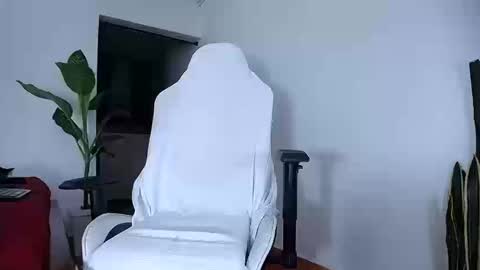 Snapshot of diamond_black00 chatting on 10/15/25, 11:16 MaSSimo online show from 10/15/25, 11:16