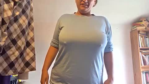 Snapshot of diamond_tease chatting on 11/29/25, 04:10 diamond_tease online show from 11/29/25, 04:10