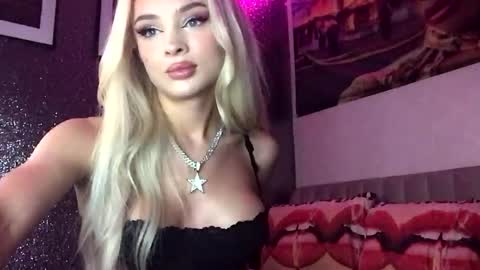 Snapshot of diamond_the_blonde chatting on 10/06/25, 09:12 Diamond online show from 10/06/25, 09:12