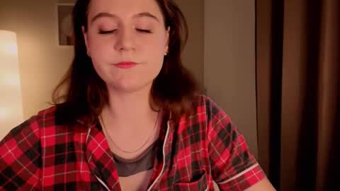 Snapshot of diana_floweri chatting on 11/14/25, 04:22 Diana online show from 11/14/25, 04:22