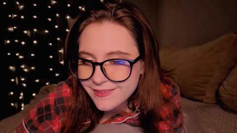 Snapshot of diana_floweri chatting on 12/18/25, 02:06 Diana online show from 12/18/25, 02:06