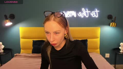Diana  online show from 05/25/26, 08:42