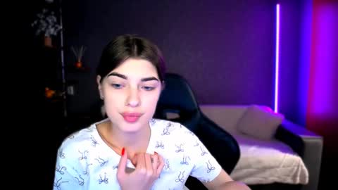 Snapshot of dianaa_lee chatting on 09/19/25, 05:13 DIANA online show from 09/19/25, 05:13