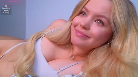 Snapshot of dianaholiday chatting on 11/21/25, 08:57 Olga online show from 11/21/25, 08:57