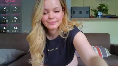 Snapshot of dianaholiday chatting on 04/24/26, 01:13 Olga online show from 04/24/26, 01:13