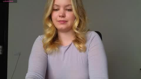 Snapshot of dianaholiday chatting on 05/24/26, 02:00 Olga online show from 05/24/26, 02:00