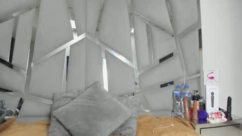 dianarous online show from 11/30/25, 04:16