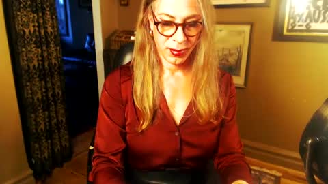 Snapshot of dianeroberts chatting on 09/22/25, 10:23 Diane Roberts-Tease and Humiliation online show from 09/22/25, 10:23