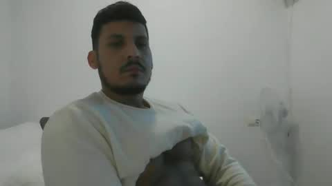 Snapshot of diangohetero21cm chatting on 12/15/25, 04:44 diangohetero21cm online show from 12/15/25, 04:44