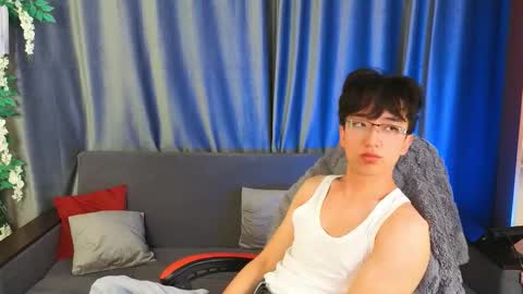 Snapshot of dianinav chatting on 02/05/26, 04:00 Adam online show from 02/05/26, 04:00
