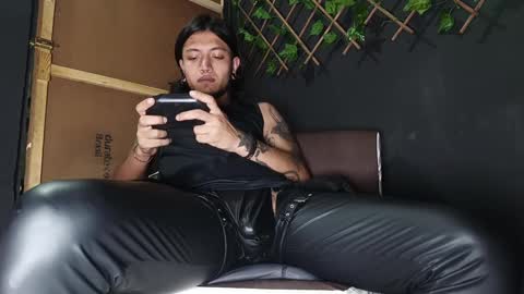 Snapshot of dicaprioo_ chatting on 09/24/25, 04:16 DICAPRIO online show from 09/24/25, 04:16