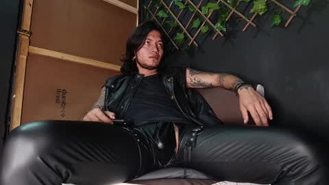 Snapshot of dicaprioo_ chatting on 09/24/25, 06:11 DICAPRIO online show from 09/24/25, 06:11