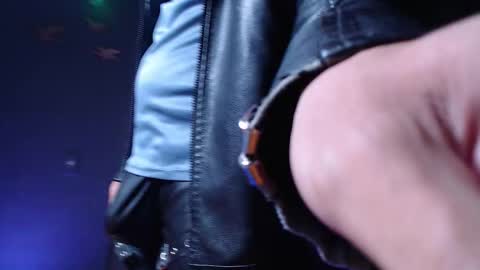 Snapshot of dicaprioo_ chatting on 10/18/25, 10:43 DICAPRIO online show from 10/18/25, 10:43