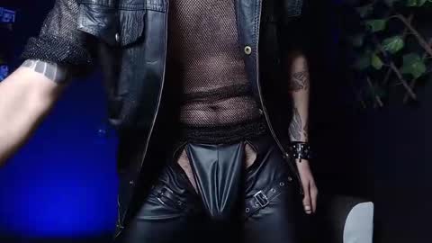 Snapshot of dicaprioo_ chatting on 10/24/25, 05:59 DICAPRIO online show from 10/24/25, 05:59