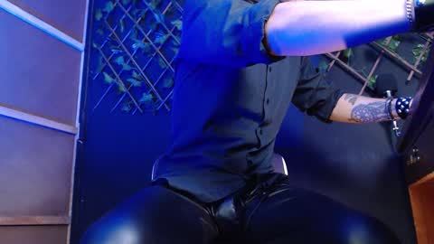 Snapshot of dicaprioo_ chatting on 11/21/25, 07:12 DICAPRIO online show from 11/21/25, 07:12