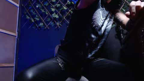 Snapshot of dicaprioo_ chatting on 12/04/25, 05:17 DICAPRIO online show from 12/04/25, 05:17