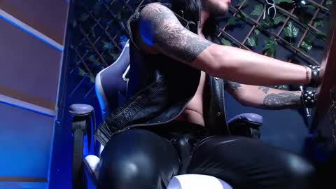 Snapshot of dicaprioo_ chatting on 12/18/25, 03:56 DICAPRIO online show from 12/18/25, 03:56