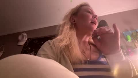 Snapshot of dickeddownsouth chatting on 11/27/25, 03:19 Beau online show from 11/27/25, 03:19