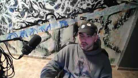 Snapshot of didismurf02 chatting on 11/17/25, 02:17 didismurf02 online show from 11/17/25, 02:17