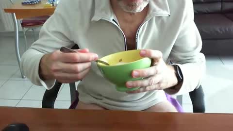 Snapshot of didonc chatting on 04/05/26, 07:49 didonc from france..... online show from 04/05/26, 07:49