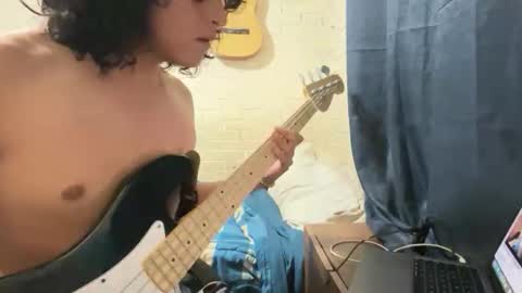 dieciochocentimetross online show from 06/08/26, 04:57