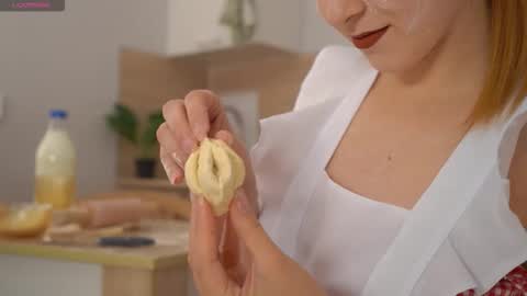 Snapshot of dietmountaindew_ chatting on 10/09/25, 08:29 Sophie online show from 10/09/25, 08:29