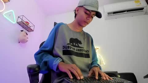 Snapshot of dikey_18 chatting on 12/13/24, 09:41 dikey_18 online show from 12/13/24, 09:41