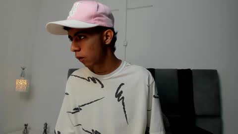 Snapshot of dikey_18 chatting on 02/04/25, 08:38 dikey_18 online show from 02/04/25, 08:38