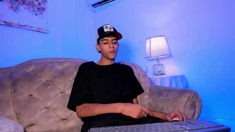 Snapshot of dikey_18 chatting on 09/29/25, 10:14 dikey_18 online show from 09/29/25, 10:14