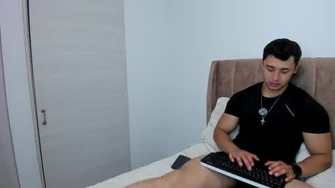 Snapshot of dilan_coy chatting on 10/17/25, 12:47 Dilan Coy online show from 10/17/25, 12:47