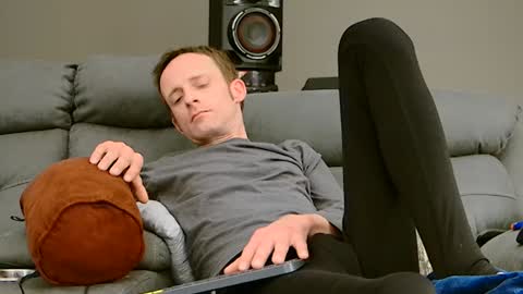 Snapshot of dilldough405 chatting on 12/19/24, 01:51 Dilldough405 online show from 12/19/24, 01:51