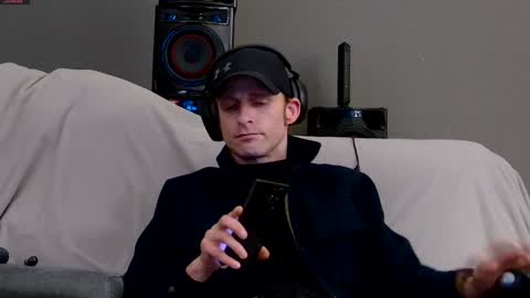 Snapshot of dilldough405 chatting on 12/27/24, 07:24 Dilldough405 online show from 12/27/24, 07:24