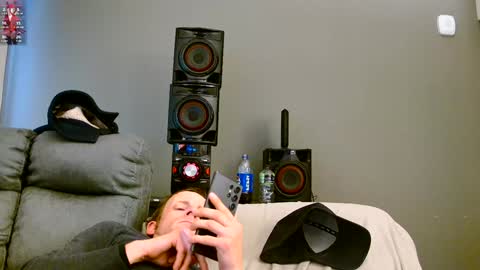 Snapshot of dilldough405 chatting on 01/01/25, 08:15 Dilldough405 online show from 01/01/25, 08:15