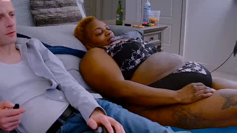 Snapshot of dilldough405 chatting on 02/02/25, 10:17 Dilldough405 online show from 02/02/25, 10:17