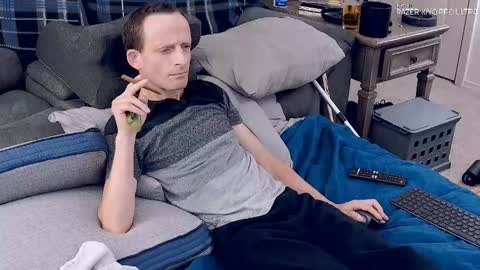 Snapshot of dilldough405 chatting on 09/24/25, 08:17 Dilldough405 online show from 09/24/25, 08:17