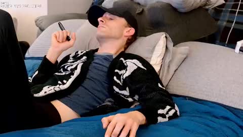 Snapshot of dilldough405 chatting on 10/27/25, 10:47 Dilldough405 online show from 10/27/25, 10:47