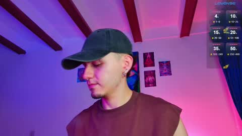 Julian Independent Model online show from 09/17/25, 06:15