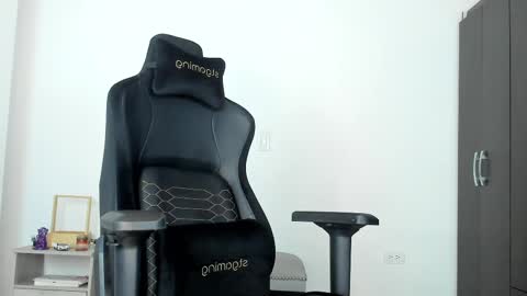 Snapshot of dimitricaruso chatting on 02/28/25, 12:43 dimitricaruso online show from 02/28/25, 12:43