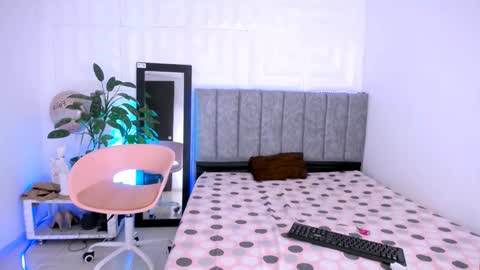 Snapshot of dina_mcry chatting on 09/13/25, 05:13 DINA online show from 09/13/25, 05:13