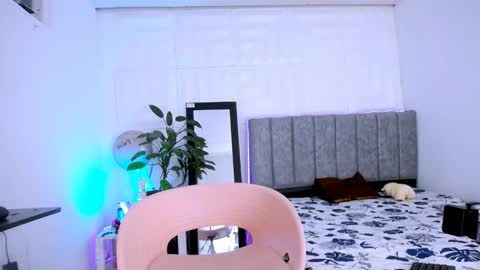 Snapshot of dina_mcry chatting on 09/19/25, 10:10 DINA online show from 09/19/25, 10:10