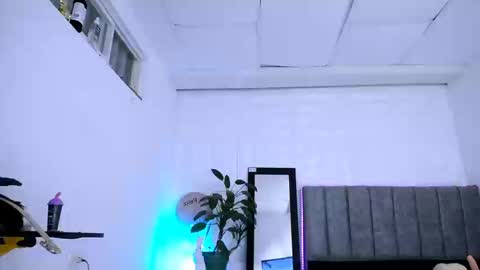 Snapshot of dina_mcry chatting on 09/23/25, 12:02 DINA online show from 09/23/25, 12:02