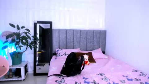 Snapshot of dina_mcry chatting on 09/26/25, 10:14 DINA online show from 09/26/25, 10:14