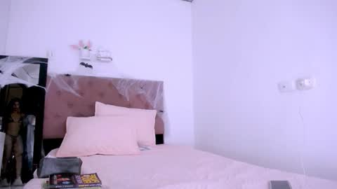 Snapshot of dina_mcry chatting on 10/13/25, 07:36 DINA online show from 10/13/25, 07:36