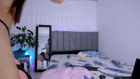 Snapshot of dina_mcry chatting on 10/16/25, 09:27 DINA online show from 10/16/25, 09:27